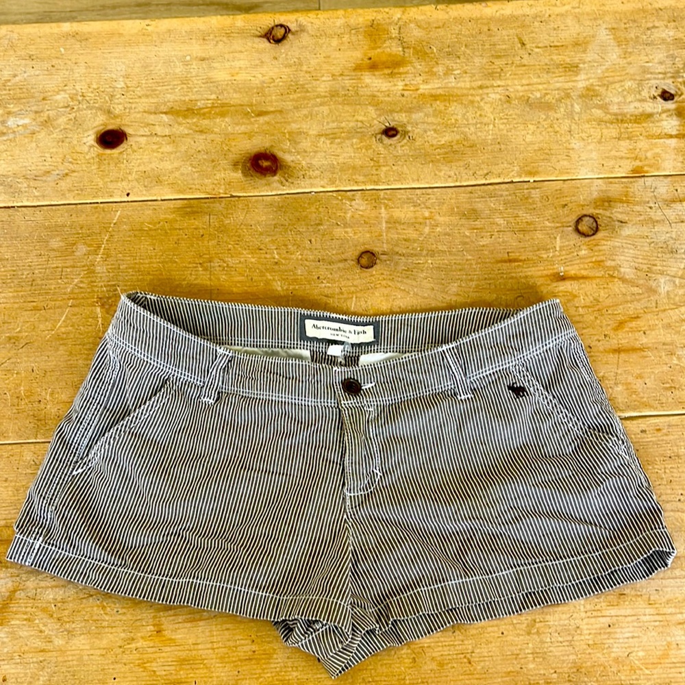 Abercrombie &Fitch striped brown striped shorts.